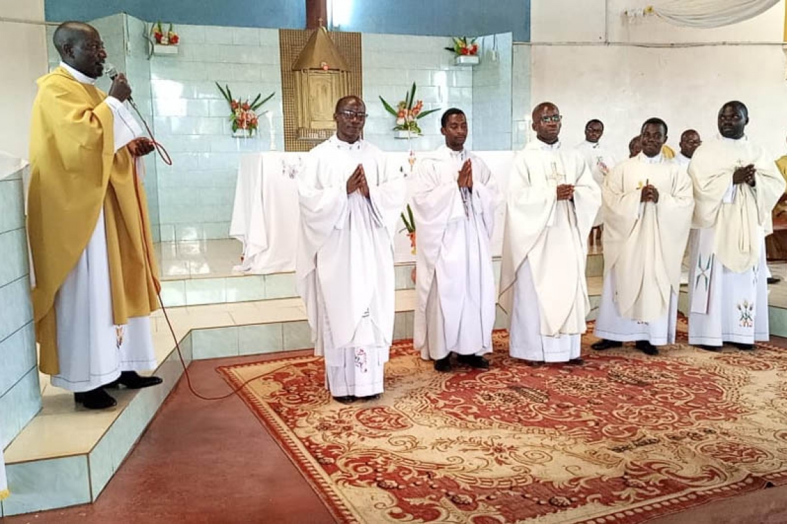 CELEBRATION D’UNE MESSE DE PREMICES A RUGENDO